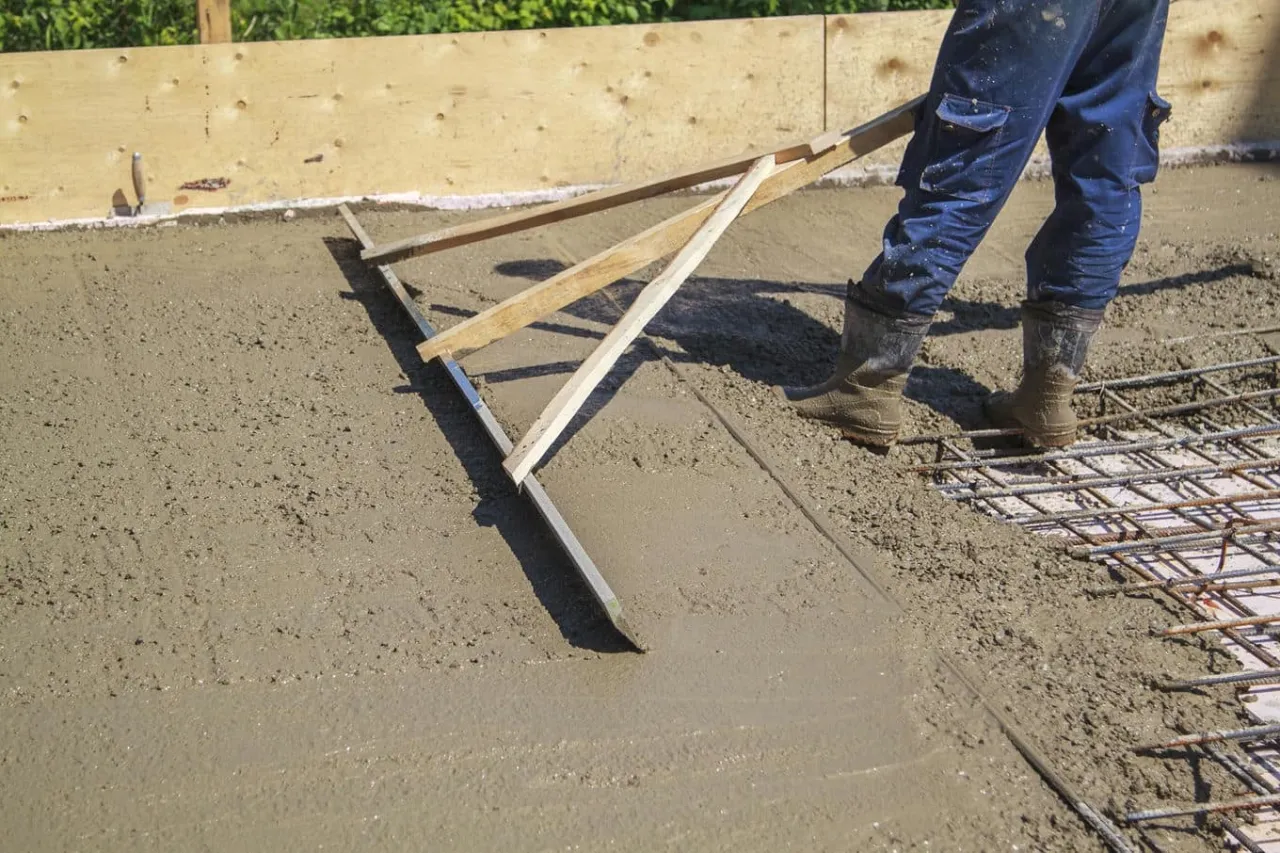 Zdjęcie Jak przygotować podłoże pod wylewkę betonową, by uniknąć błędów