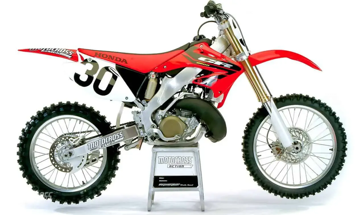 Zdjęcie Honda CR 250 ile ma koni? Zaskakujące dane o mocy silnika i specyfikacji