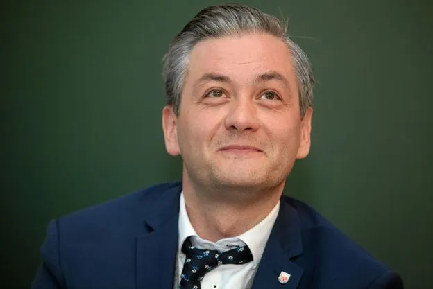 Zdjęcie Kto jest gejem w sejmie? Poznaj ważne postacie i ich osiągnięcia