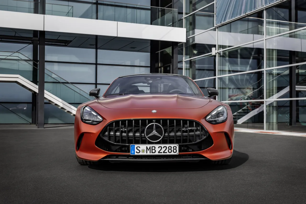 Zdjęcie Mercedes-Benz AMG GTS - szczegółowe informacje o osiągach i cenach