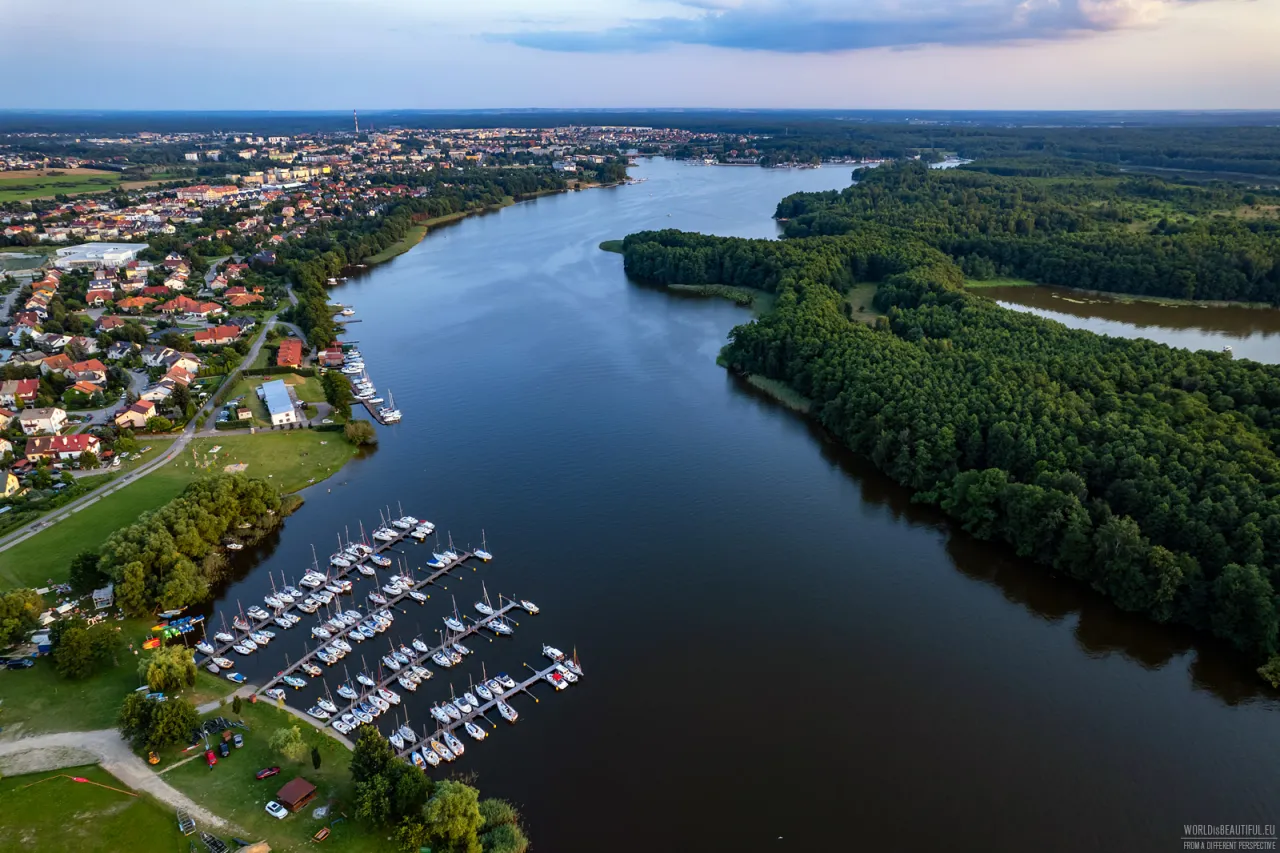 Zdjęcie Jezioro Iławskie: Tajemnice, atrakcje i piękno natury w regionie