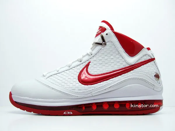Zdjęcie W jakich butach gra LeBron James? Odkryj sekrety Nike LeBron 18