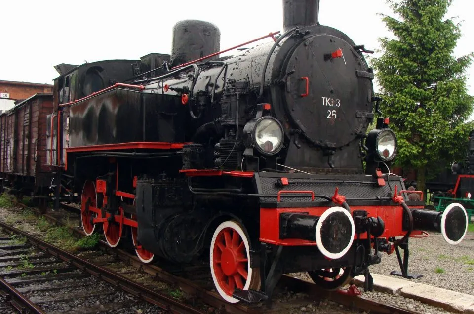 Zdjęcie Skansen Jaworzyna: Odkryj fascynującą historię parowozów i eksponatów
