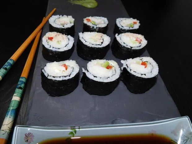Zdjęcie Jak przygotować mrożone paluszki krabowe do sushi w prosty sposób
