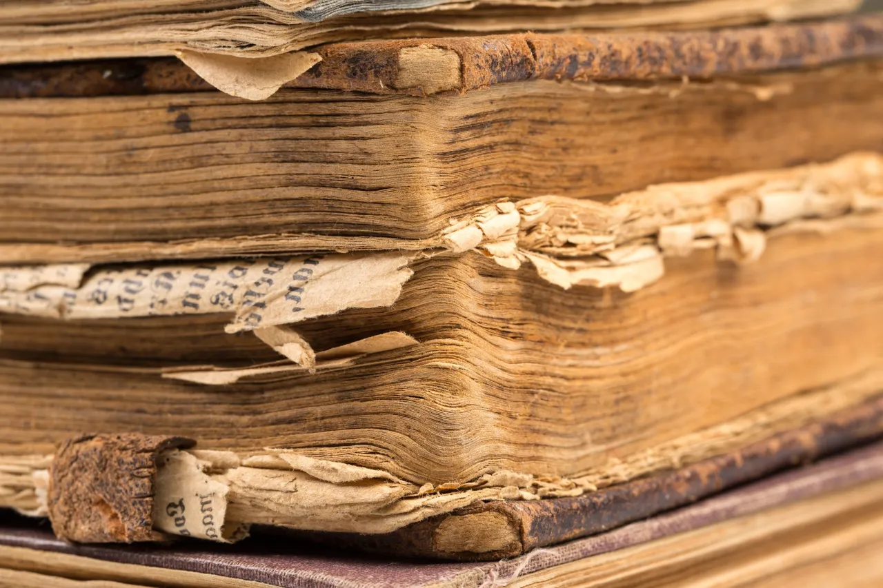 Zdjęcie Kto wynalazł papier? Odkryj fascynującą historię Cai Luna