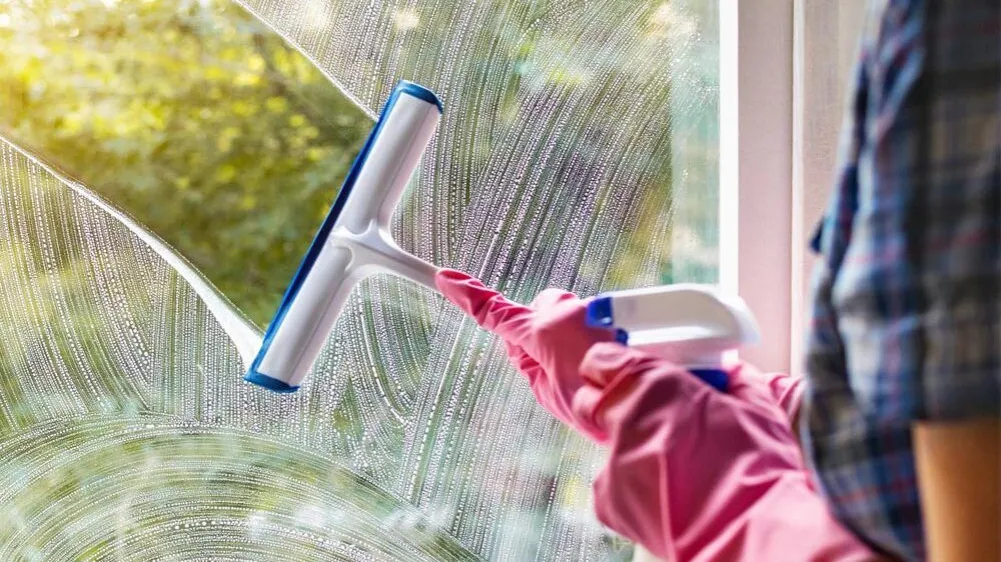Zdjęcie Dlaczego zostają smugi po myjce Karcher? Przyczyny i porady, jak je uniknąć