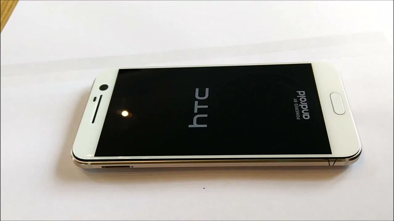 Zdjęcie Wymiana baterii HTC 10 w Krakowie - uniknij kosztownych błędów