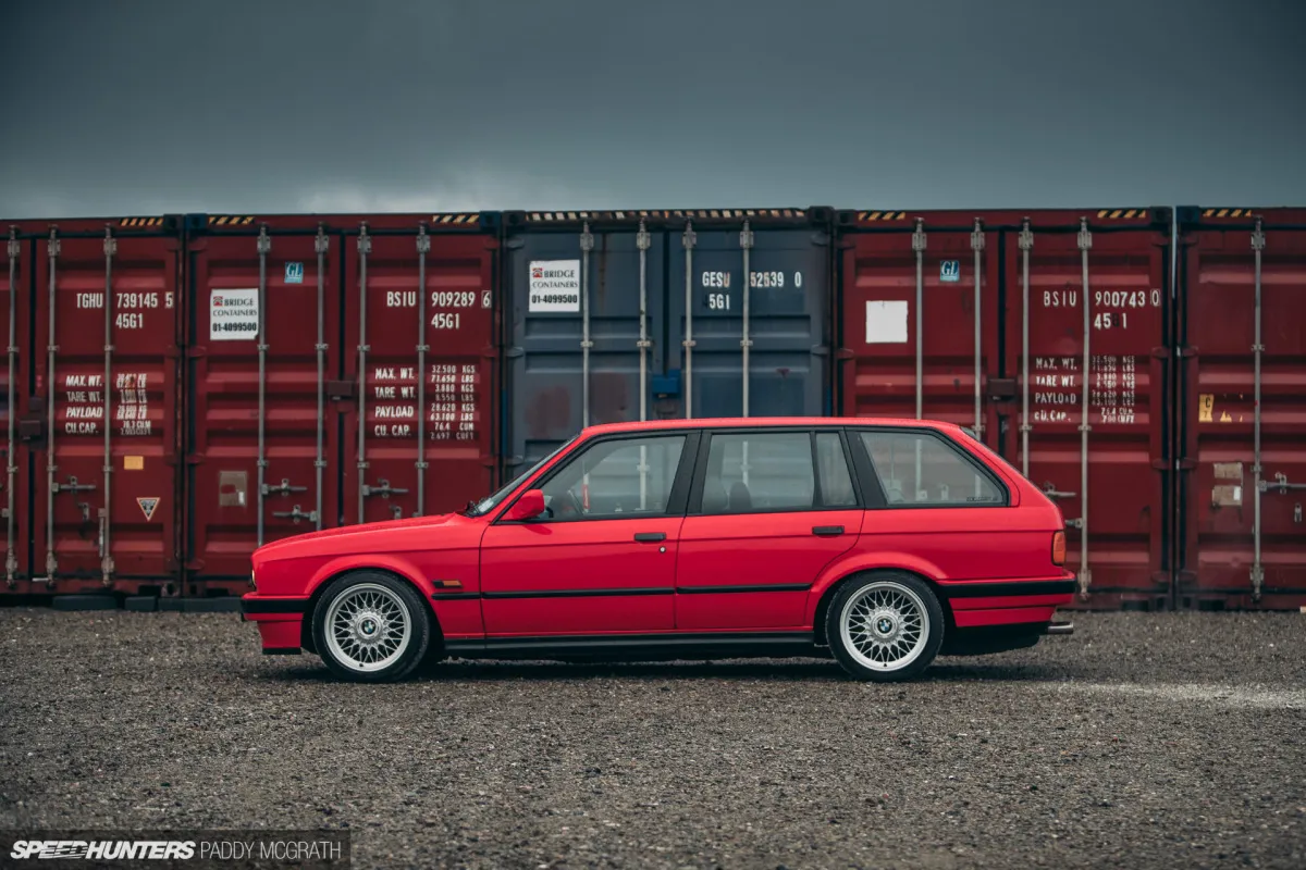 Zdjęcie BMW E30 Touring – wyjątkowe możliwości modyfikacji i osiągi tego modelu