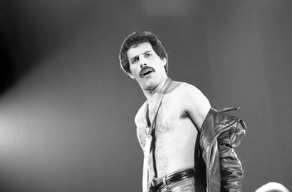 Zdjęcie Tragiczne okoliczności śmierci Freddiego Mercury&#039;ego: poznaj wszystkie fakty