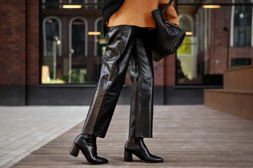 Skórzane spodnie sweter oversize stylizacje