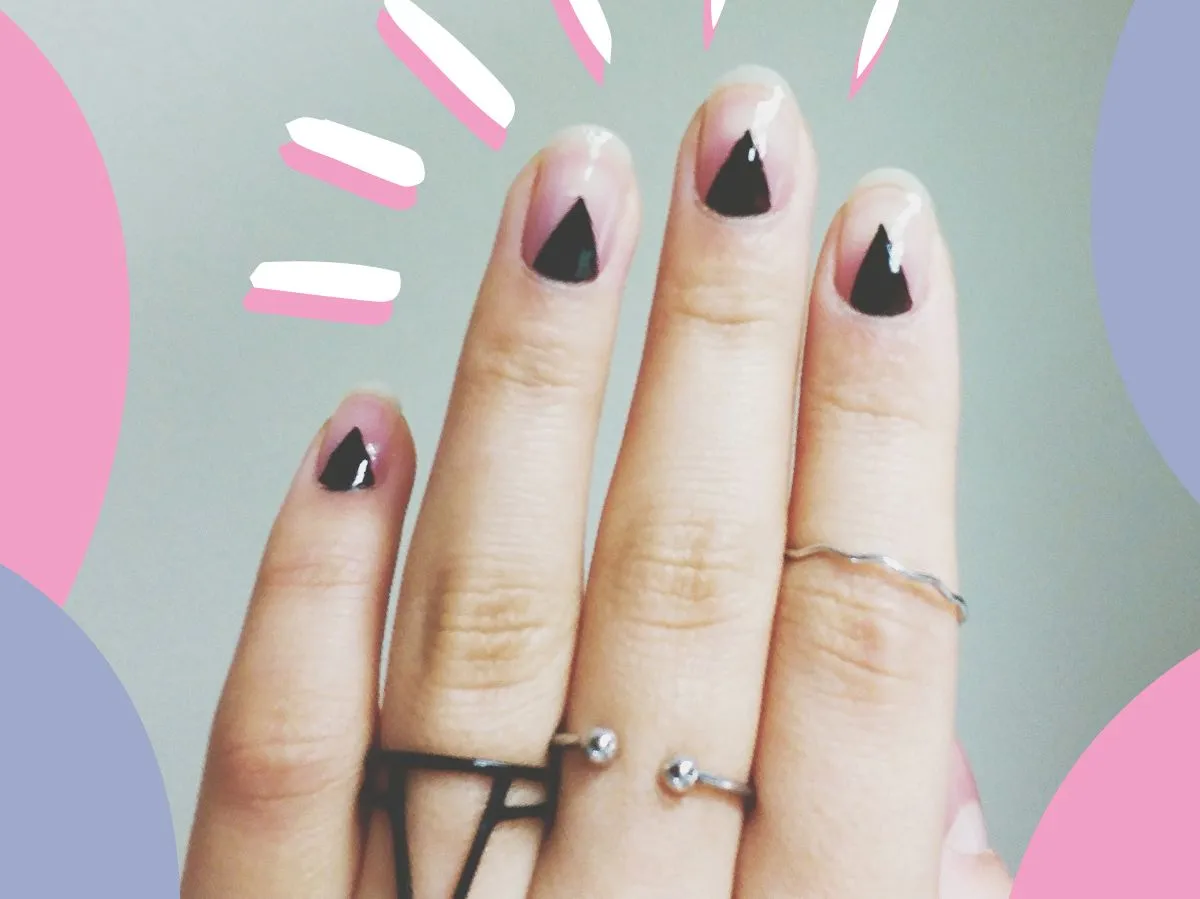 Minimalistische nail art kurze n&auml;gel micro french dot negative space