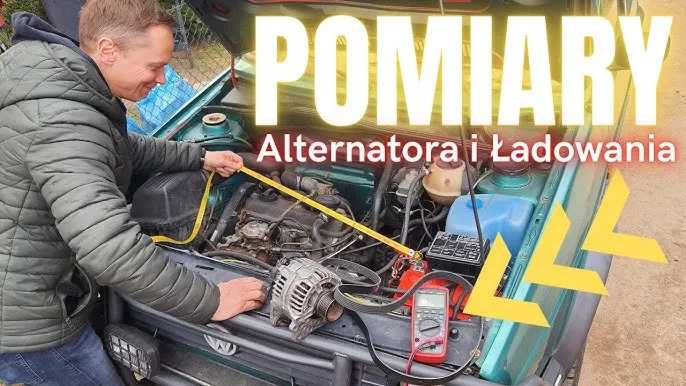 Mechanik samochodowy sprawdza alternator śrubokrętem