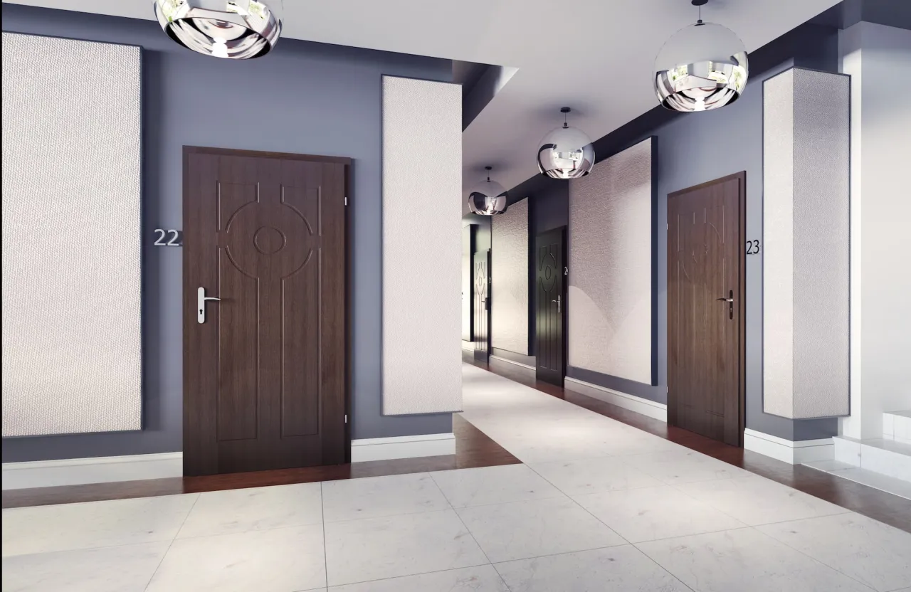 r&oacute;żne metody wygłuszania drzwi wejściowych w bloku