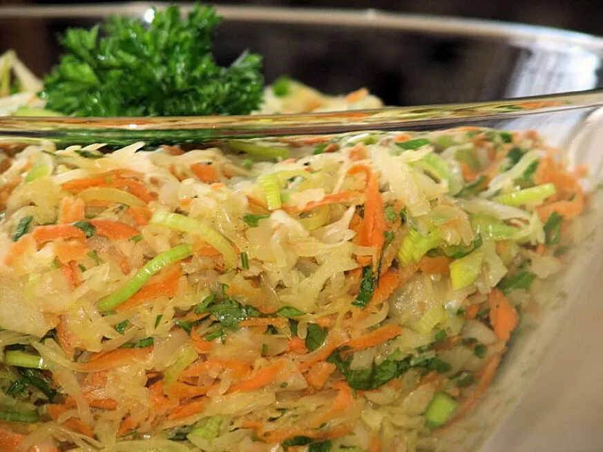 surówka z kiszonej kapusty, surówka z pora, buraczki na zimno