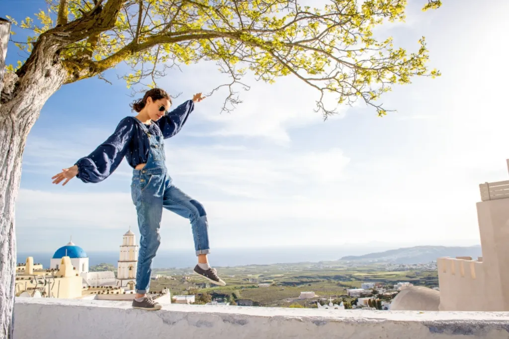 naturalne pozy do zdjęć wakacyjnych