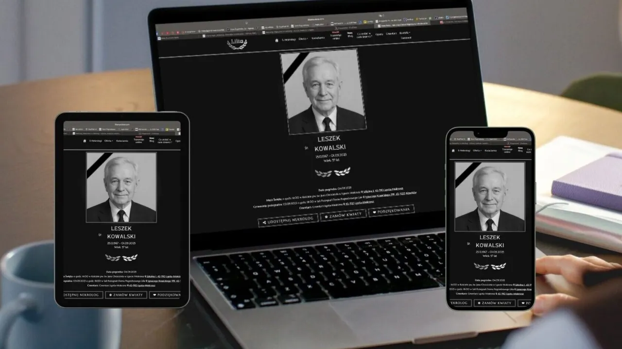 osoba szukająca informacji o pogrzebie w internecie na komputerze
