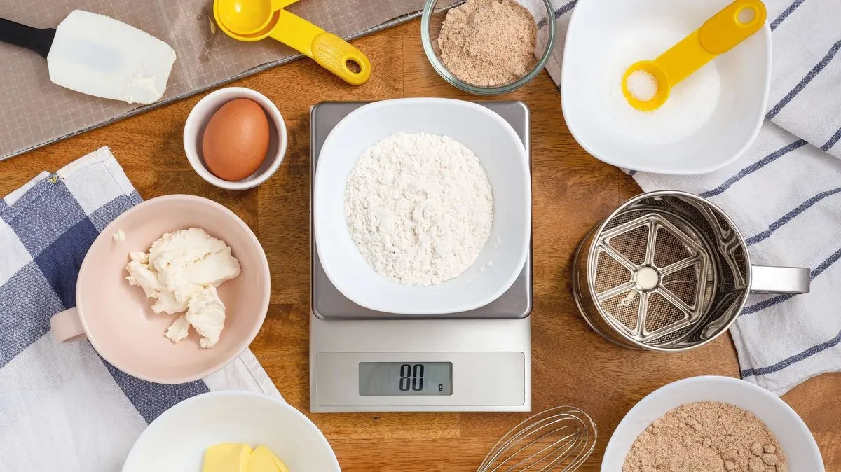 odmierzanie mąki łyżkami stołowymi