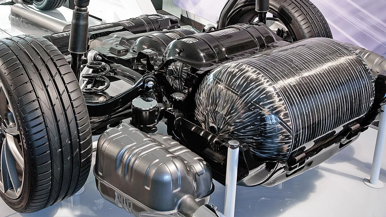 CNG Tank im Auto oder CNG Motor