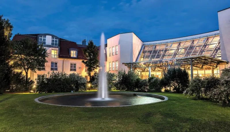 Seminaris Hotel Leipzig Au&szlig;enansicht bei Tag
