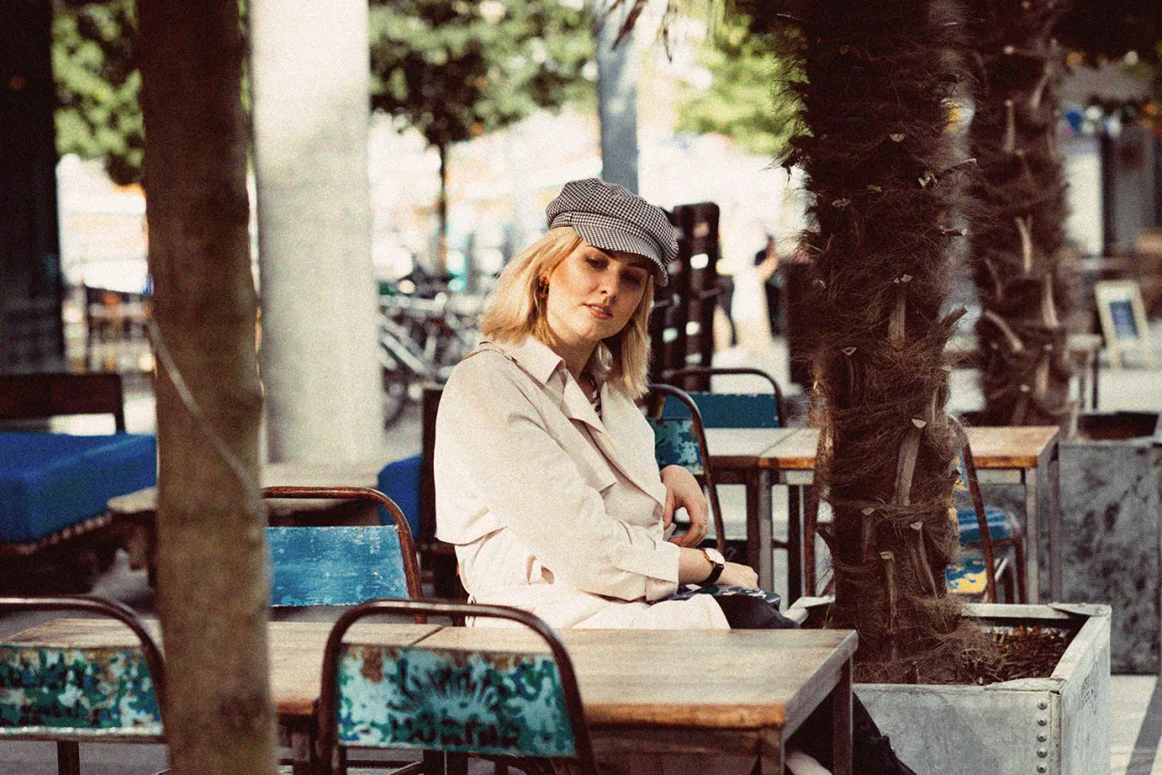 różne fasony czapek do płaszcza w kratę, beanie, beret, kaszkiet, kapelusz