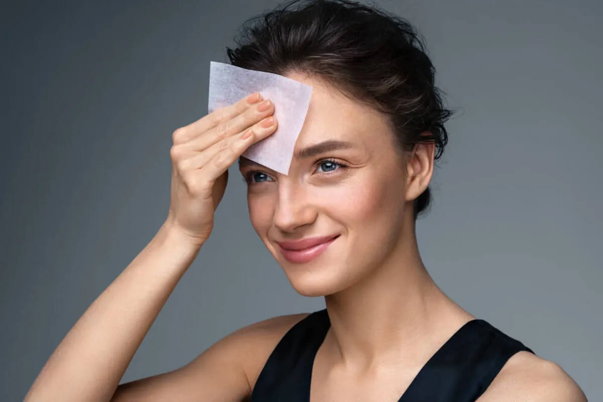 Schemat strefy T na twarzy i gruczoły łojowe