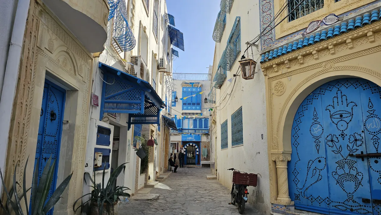 Hammamet medina narrow streets blue doors