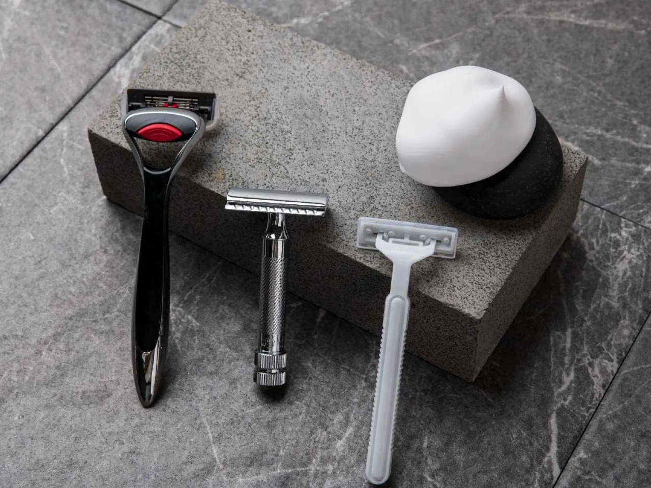 golarka foliowa vs głowicowa schemat działania