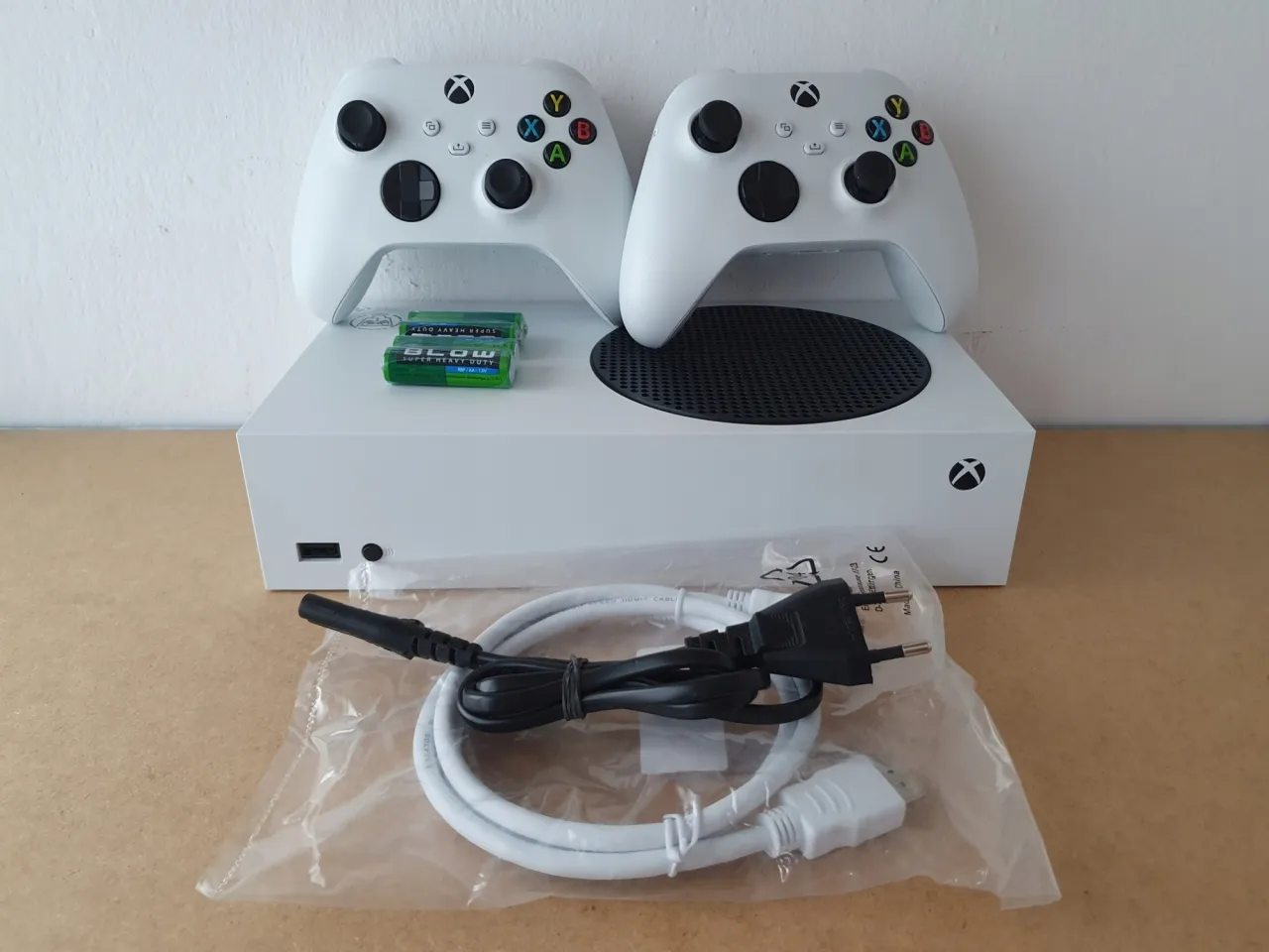 Xbox Series S zestaw co w pudełku kontroler kable