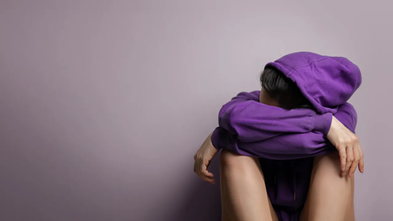 osoba z objawami stresu, lęku, smutku, obniżonej samooceny