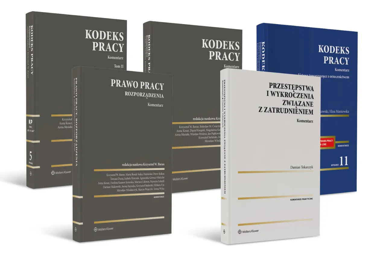 Nauczyciel z książkami prawnymi w dłoniach