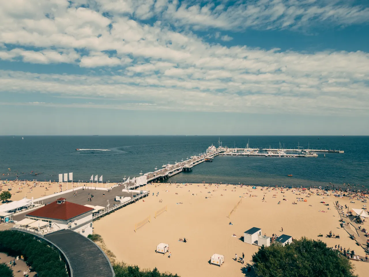 molo sopot w sezonie letnim