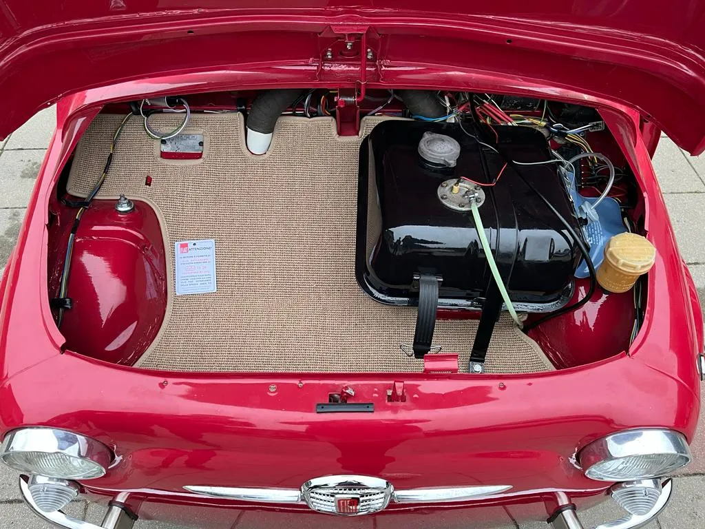 Klasyczny Fiat 500 1960 zbiornik paliwa