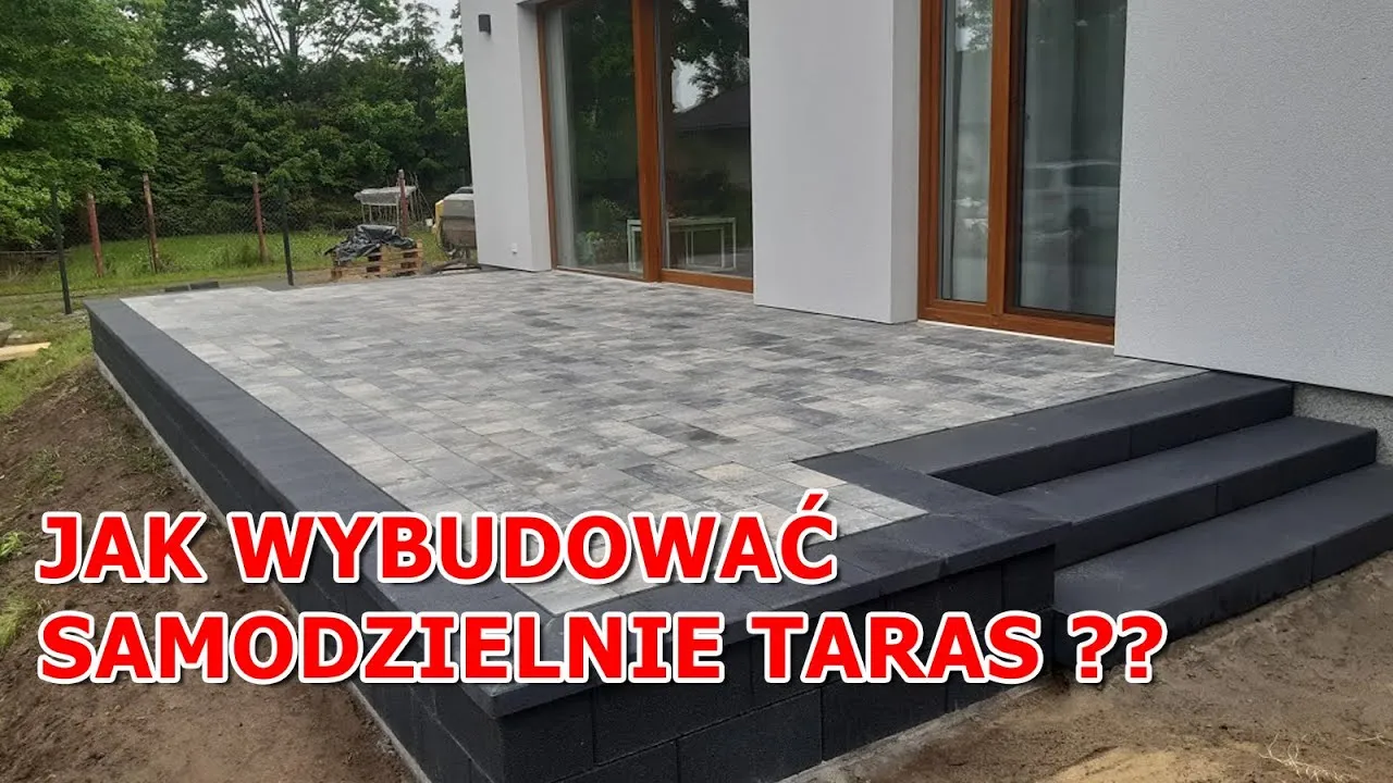 wysoki taras z kostki brukowej inspiracje