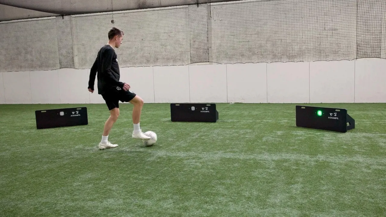 equipamiento esencial futbolista principiante