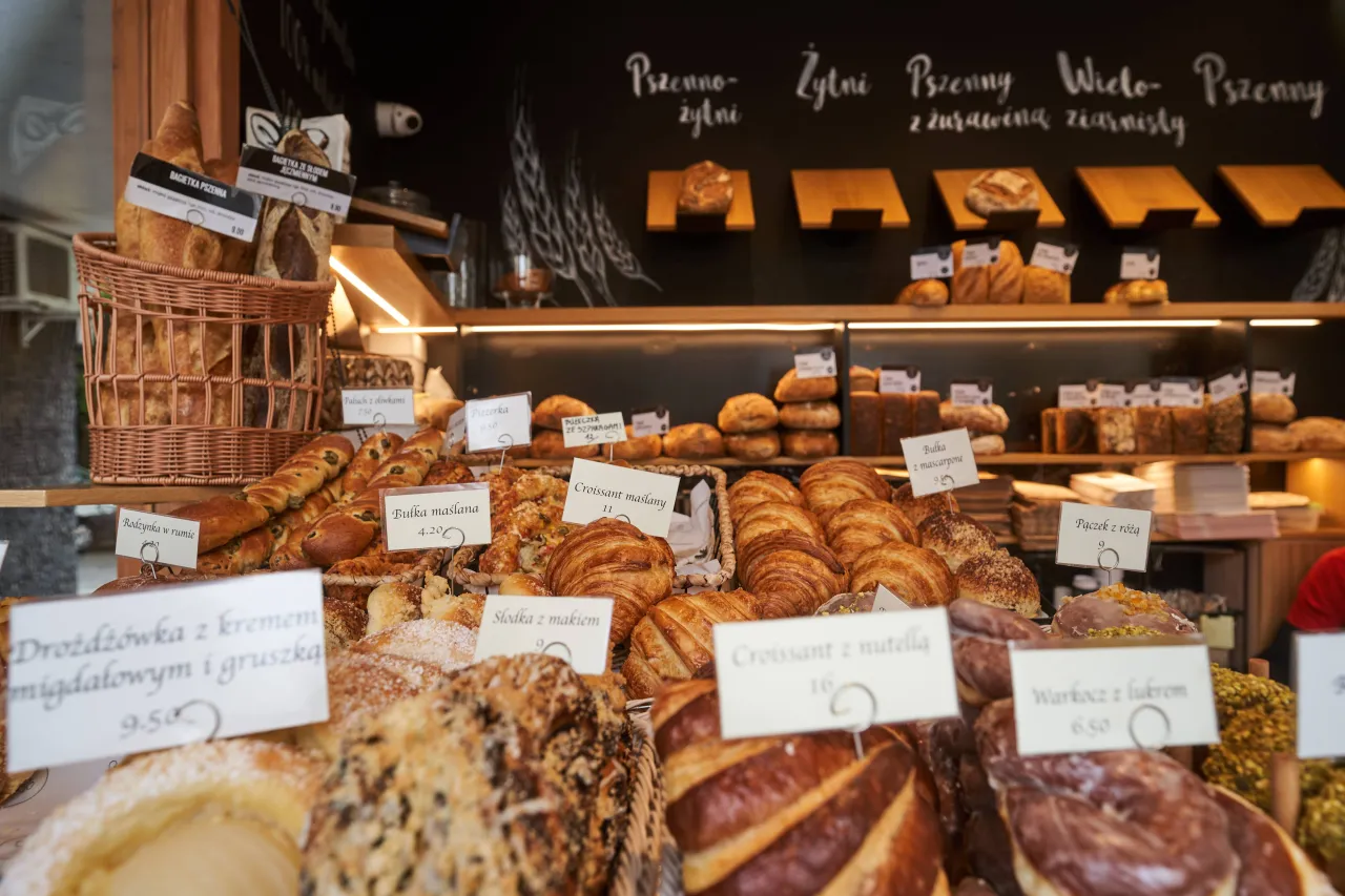 lokalna kawiarnia osiedlowa, rzemieślnicza piekarnia