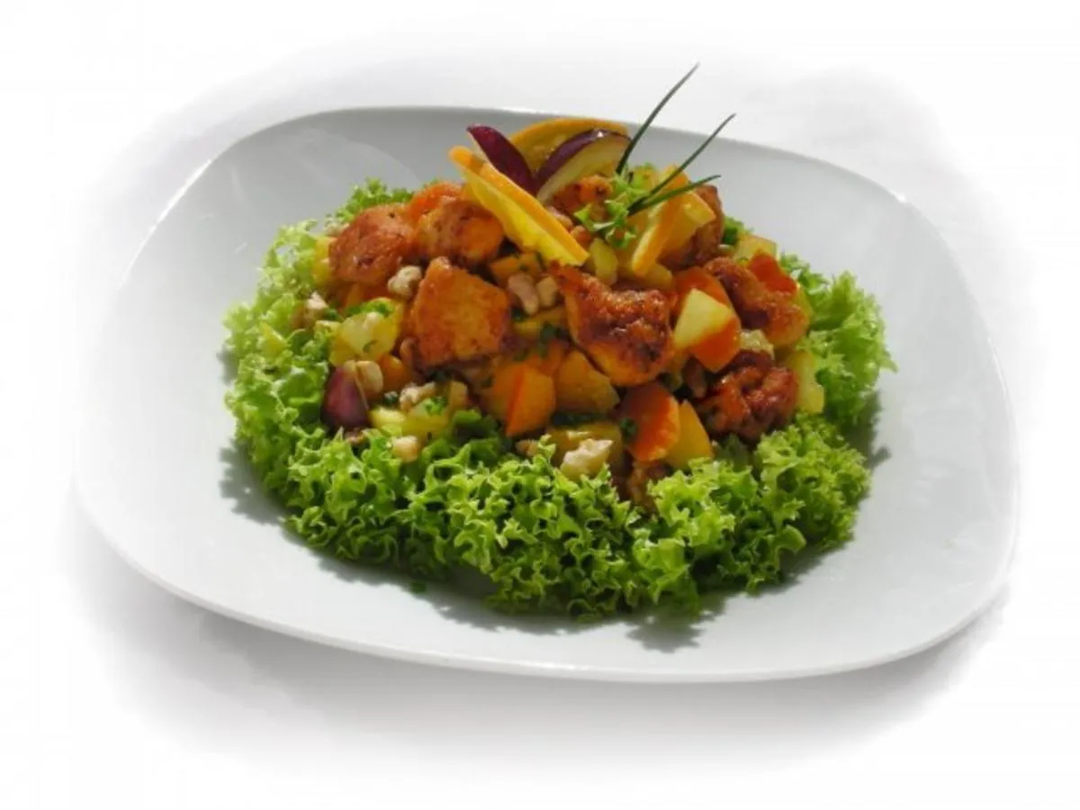 Herbstlicher Salat mit K&uuml;rbis und H&auml;hnchen