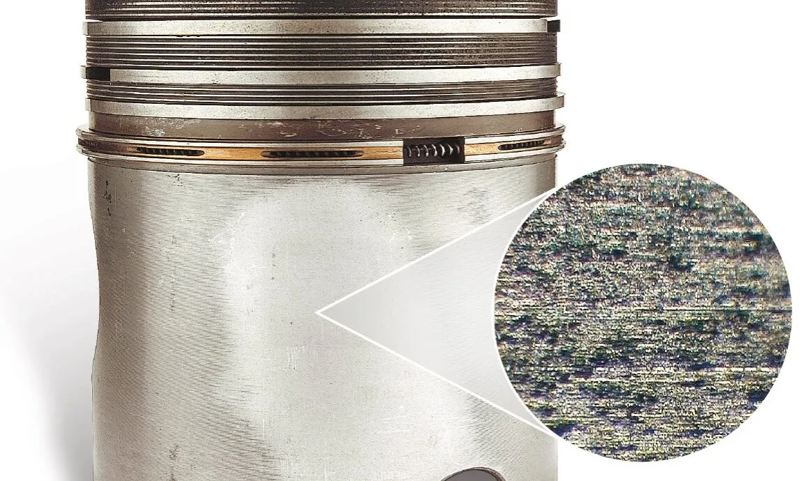 piston de moteur propre vs piston encrass&eacute;