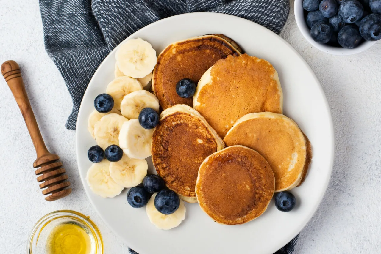 dietetyczne pancakes z owocami