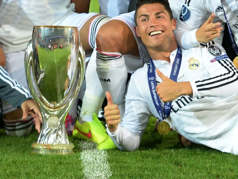 Cristiano Ronaldo z trofeami