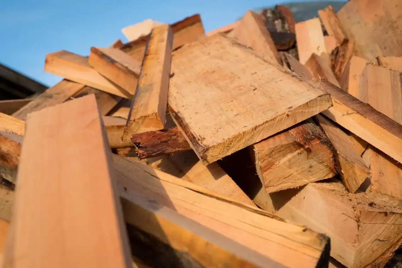 Drewno konstrukcyjne odpady docinki