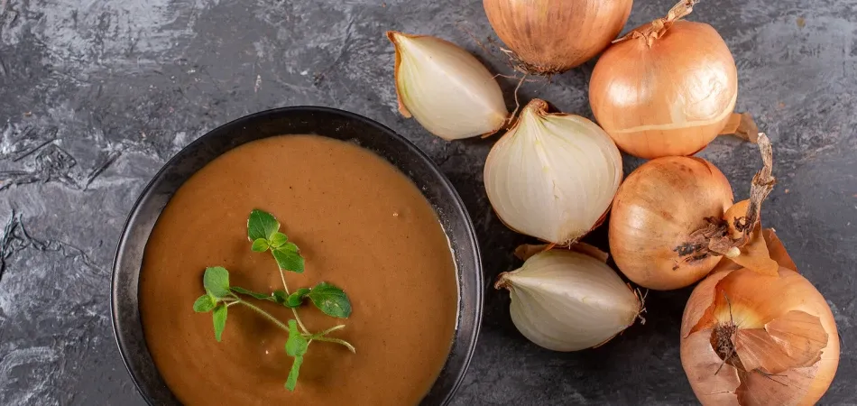 podstawowe składniki sosu cebulka mąka