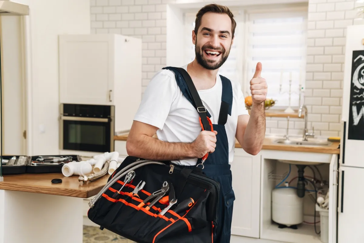 Słaby strumień wody w kranie