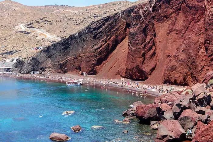 Santorini plaże kolory czerwona czarna biała Vlychada
