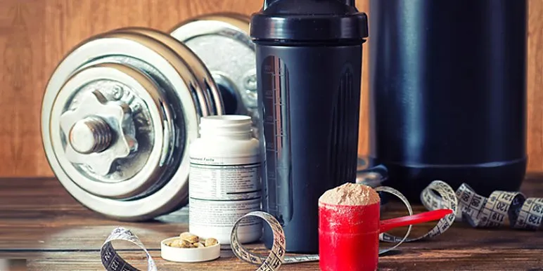 podstawowe suplementy dla początkujących na siłowni