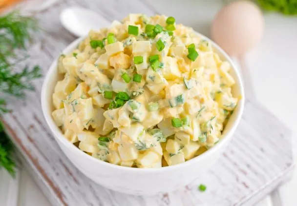 sałatka jajeczna sposoby podania