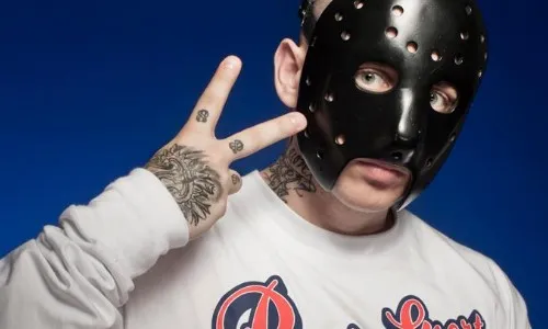 Kaen w masce symbolika