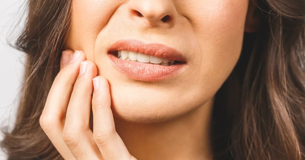 kiedy iść do dentysty z bolącymi dziąsłami