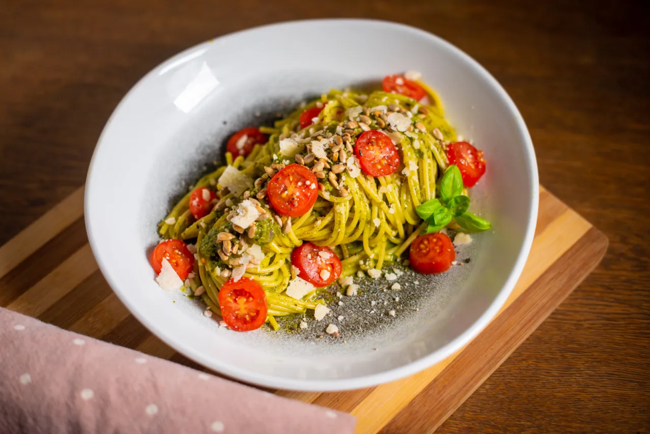 dania z pesto z czosnku niedźwiedziego