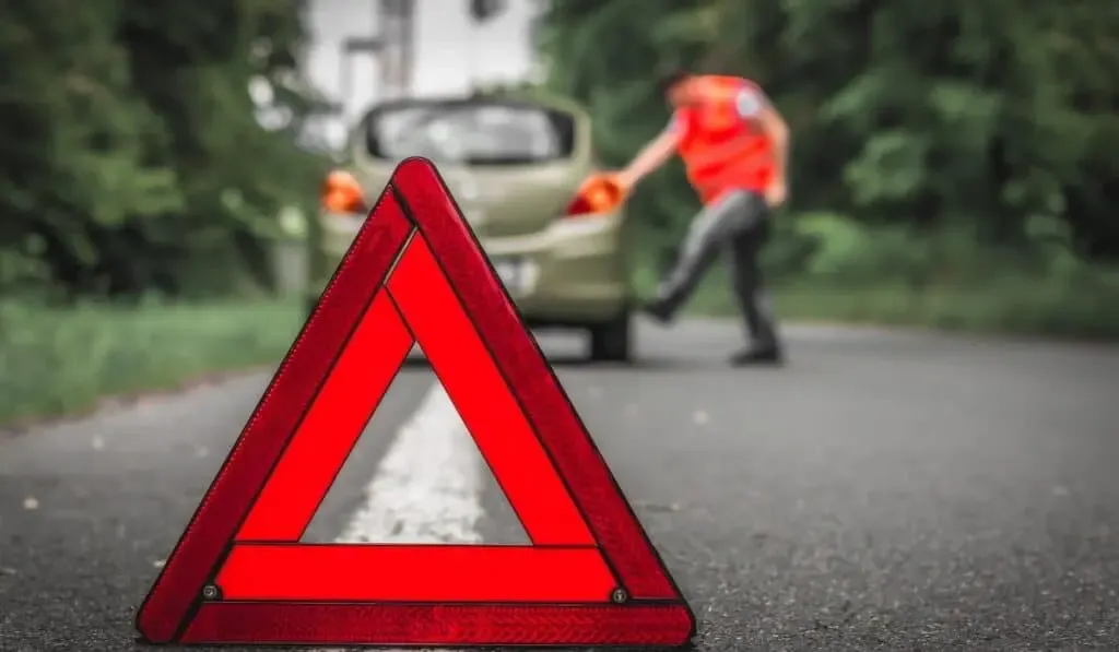 oznakowanie pojazdu holowanego trójkąt ostrzegawczy