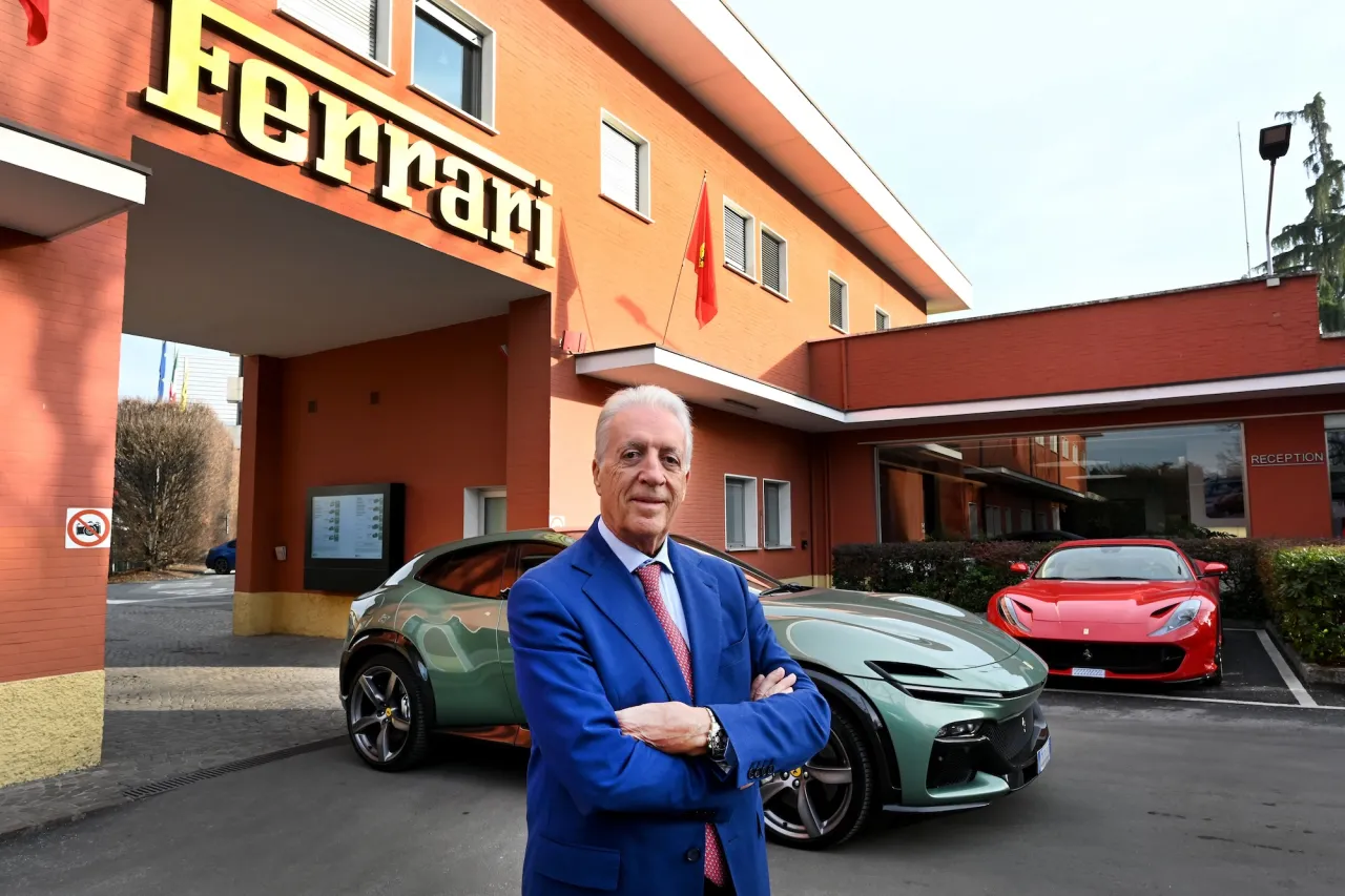 Poprawna pisownia Ferrari